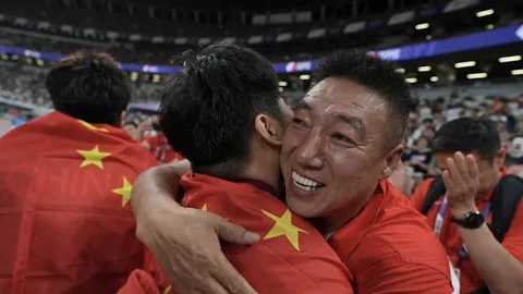 哈兰德、穆尼耶各进两球，多特蒙德5-1横扫弗赖堡夺冠